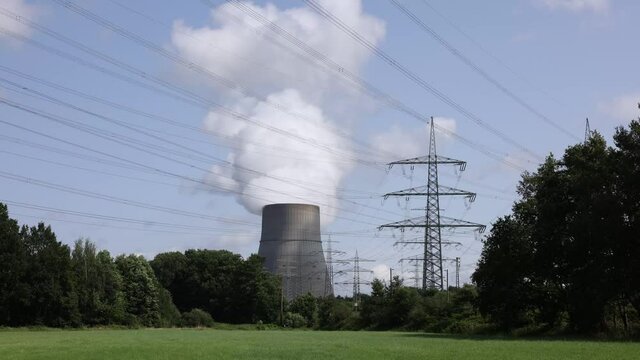 Atomkraftwerk oder Kernkraftwerk
