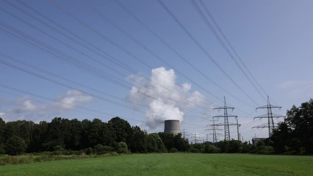 Atomkraftwerk oder Kernkraftwerk