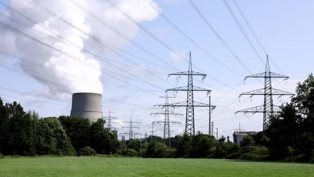 Atomkraftwerk oder Kernkraftwerk