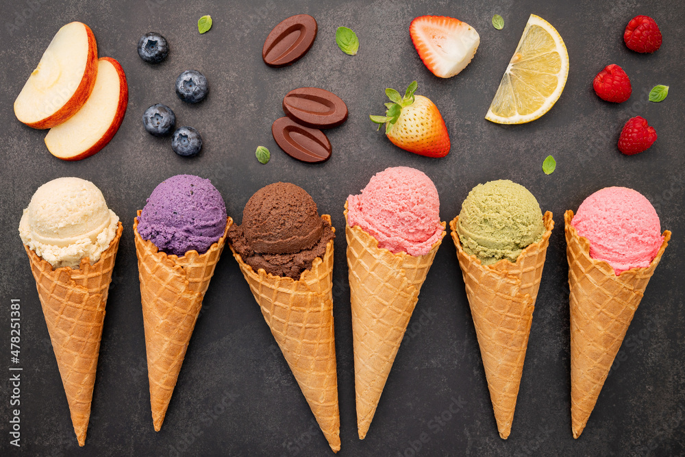 Poster flat lay ice cream cones collection on dark stone background . blank crispy ice cream cone with copy