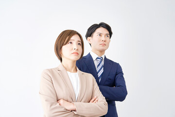 ビジネスウーマンとビジネスマン　腕組み