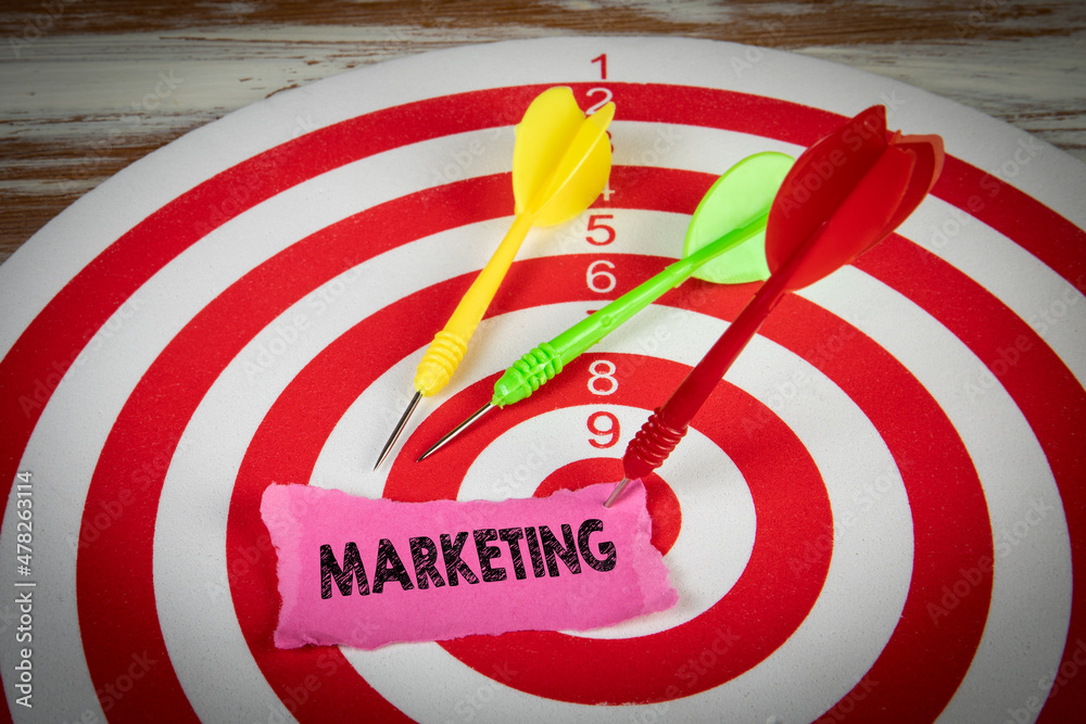 Canvas Prints marketing. note pinned with a dart in the middle of the target