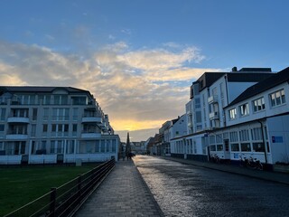 Obraz premium sunrise in the streets of Norderney