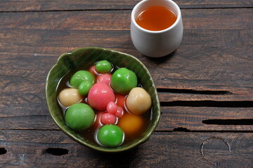  Tang Yuan sweet dumpling ball is a traditional Chinese sweet dessert for Mid-Autumn or Dongzhi (winter solstice festival) and Chinese New Year. In Indonesia, it is called ronde (wedang ronde).