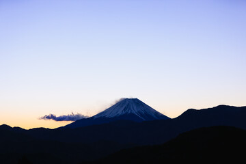 山梨県高下からの朝日の富士山（ダイヤモンド富士）