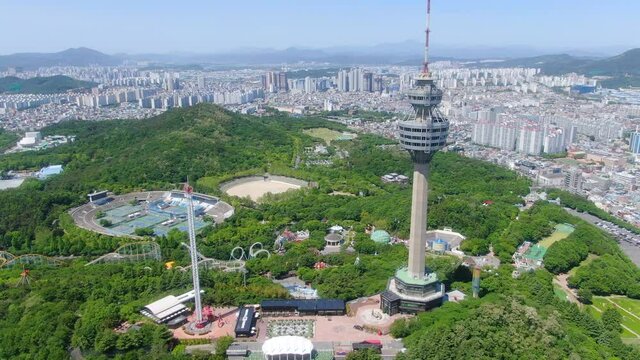 대구시 두류공원과 이월드의 항공 풍경