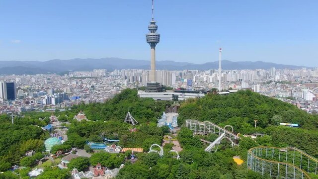 대구시 두류공원과 이월드의 항공 풍경