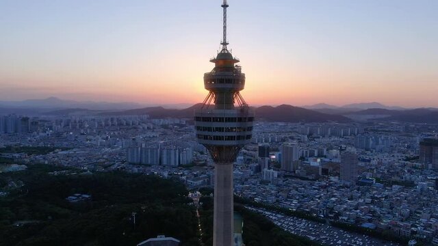 대구시 두류공원과 이월드의 항공 풍경