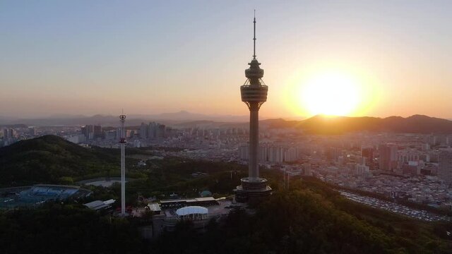 대구시 두류공원과 이월드의 항공 풍경