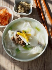 한국의 전통음식 떡 만두국 