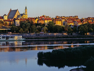 Fototapeta na wymiar view of the Old Town, Vistula River, Warsaw, Poland