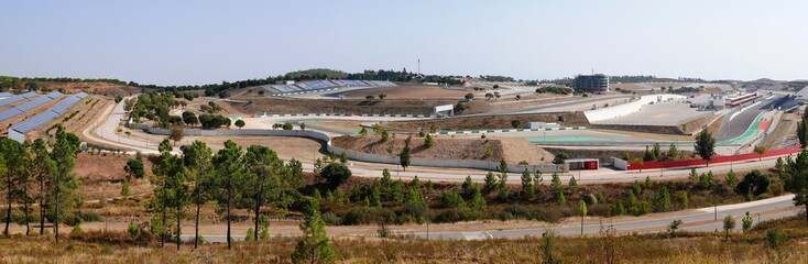Fototapeta na wymiar Photo panoramique du circuit international automobile de Portimao région de l'Algarve au Portugal