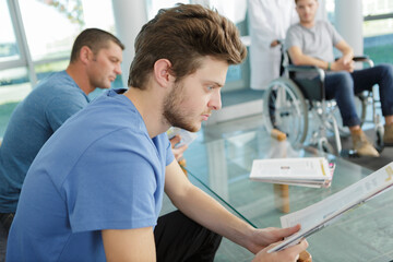 Obraz premium man waiting in medical waiting room