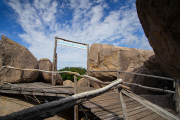 Koh nang yuan gate