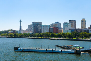 神奈川県横浜市 山下公園と街並み