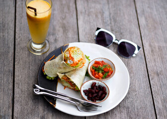 Tasty vegan lunch with fashion details.