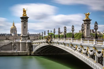 Deurstickers Pont Alexandre III Pont Alexandre III Brug over de rivier de Seine met uitzicht op de Invalides (UNESCO-werelderfgoed). 7e arrondissement, Parijs, Frankrijk