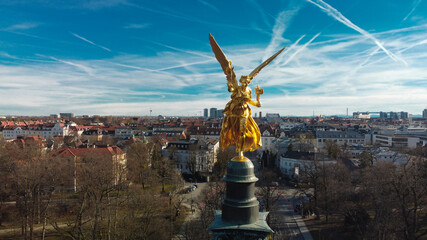 Naklejka premium Friedensengel München 2022 , Drohnenaufnahme
