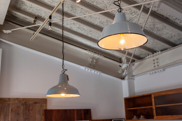 インダストリアルな雰囲気のランプシェード	