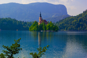 Fototapeta na wymiar beautiful scene in lake bled , slovenia
