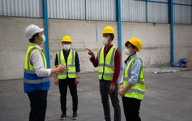  warehouse worker meeting 