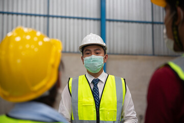  warehouse worker meeting 