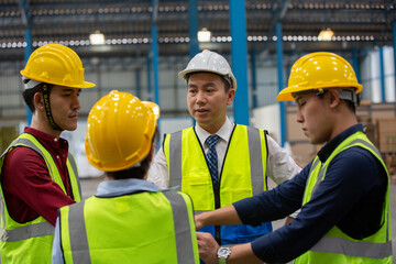  warehouse worker meeting 