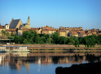 Fototapeta na wymiar view of the Vistula River and the Old Town, Warsaw, Poland