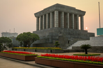 Obraz premium The Ho Chi Minh Mausoleum in Hanoi, Vietnam