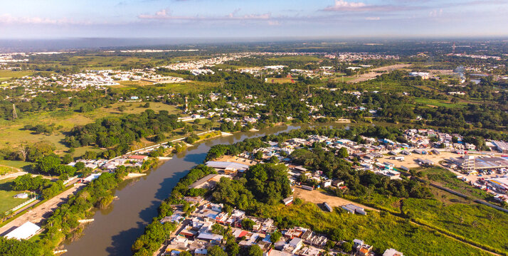  R&iacute;o Carrizal Vista a&eacute;rea en Villahermosa Tabasco / Mexico  Drone 