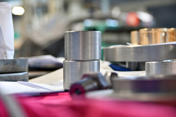 Spare parts and parts in the assembly shop of the machine shop.