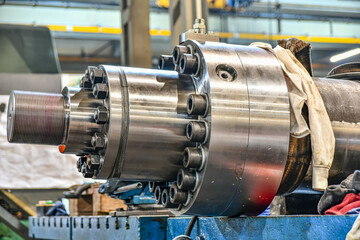 Obraz premium High pressure hydraulic pump in a machine shop repair shop.