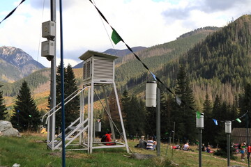 Stacja pogodowa w górach. TPN Dolina Chochołowska.