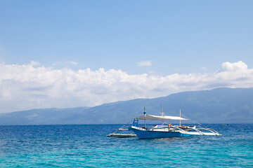Fototapeta na wymiar beautiful turquoise ocean water with boat. boat at sea. Beautiful seascape.