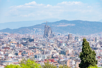 Fototapeta na wymiar Barcelona Skyline with La Sagrada Familia in the background