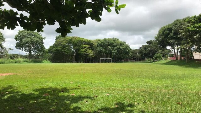futebol, verde, gramado, grama, jogo, livre, vazio, paz, sol, paisagem, trave, folhas, dimens&atilde;o, tranquilo, dia, feliz, happy, sport, esporte