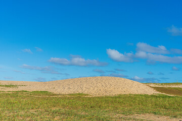 Montanhas pequenas de areia