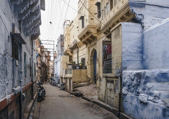 Narrow streets of the blue city of India Jodhpur (Jodhpur) - obrazy, fototapety, plakaty