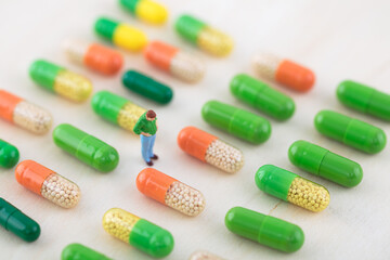 Miniature creative different kinds of diet pills and obese people