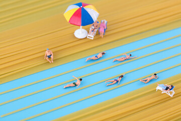 Swimming competition on the miniature creative pasta circuit