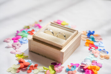 ドライフラワーとキラキラのペアリングの指輪