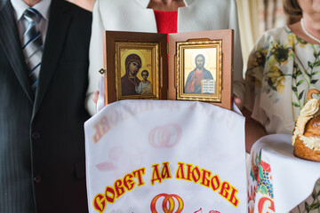 wedding tradition to meet the bride and groom at the wedding and an icon