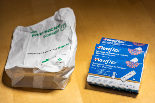 Pharmacy bag and Flowflex autotest self diagnosis test boxes to detect Covid-19, French box