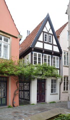 Fototapeta na wymiar Historische Bauwerke im alten Schnoor Viertel in der Hanse Stadt Bremen