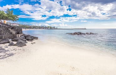 Plage des Roches Noires, saint gilles, île de la Réunion 