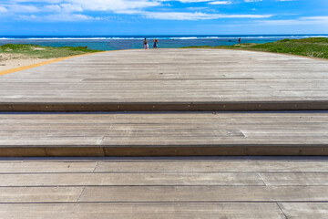Fototapeta premium esplanade sur plage de Saint-Pierre, île de la Réunion 