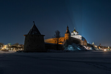 Obraz premium Pskov Kremlin at winter night, Pskov, Russia