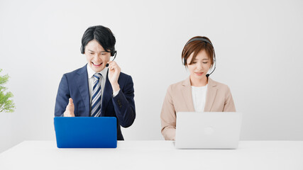 オペレーターの男性と女性