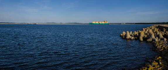 Obraz premium LNG TANKER - Ship at the gas terminal 