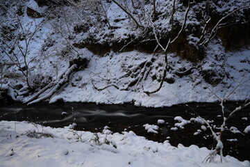 岩手県花巻市　冬の釜淵の滝